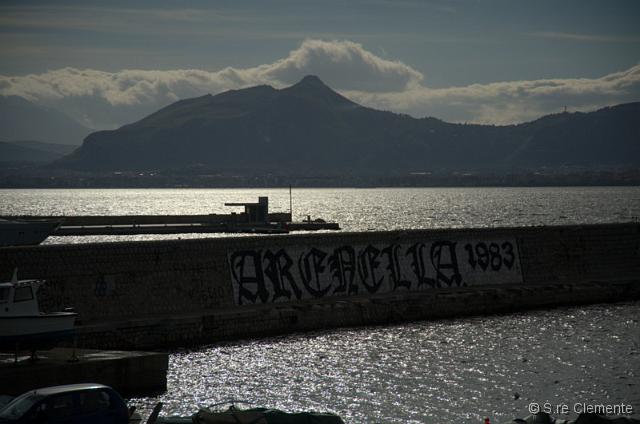 01_CL63777.jpg