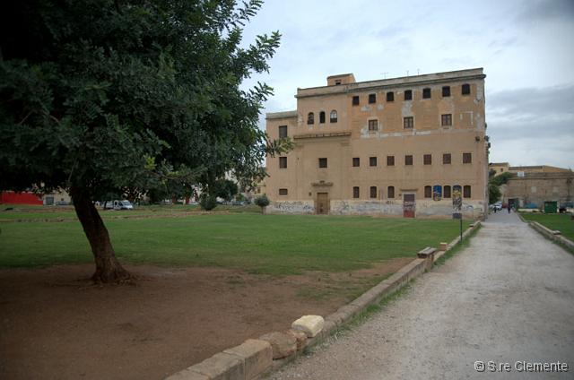 01_SC93465.jpg - A
